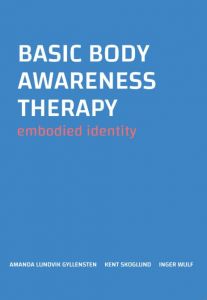 BASIC BODY AWARENESS THERAPY embodied identity av Amanda Lundvik Gyllensten, Kent Skoglund, Inger  Wulf