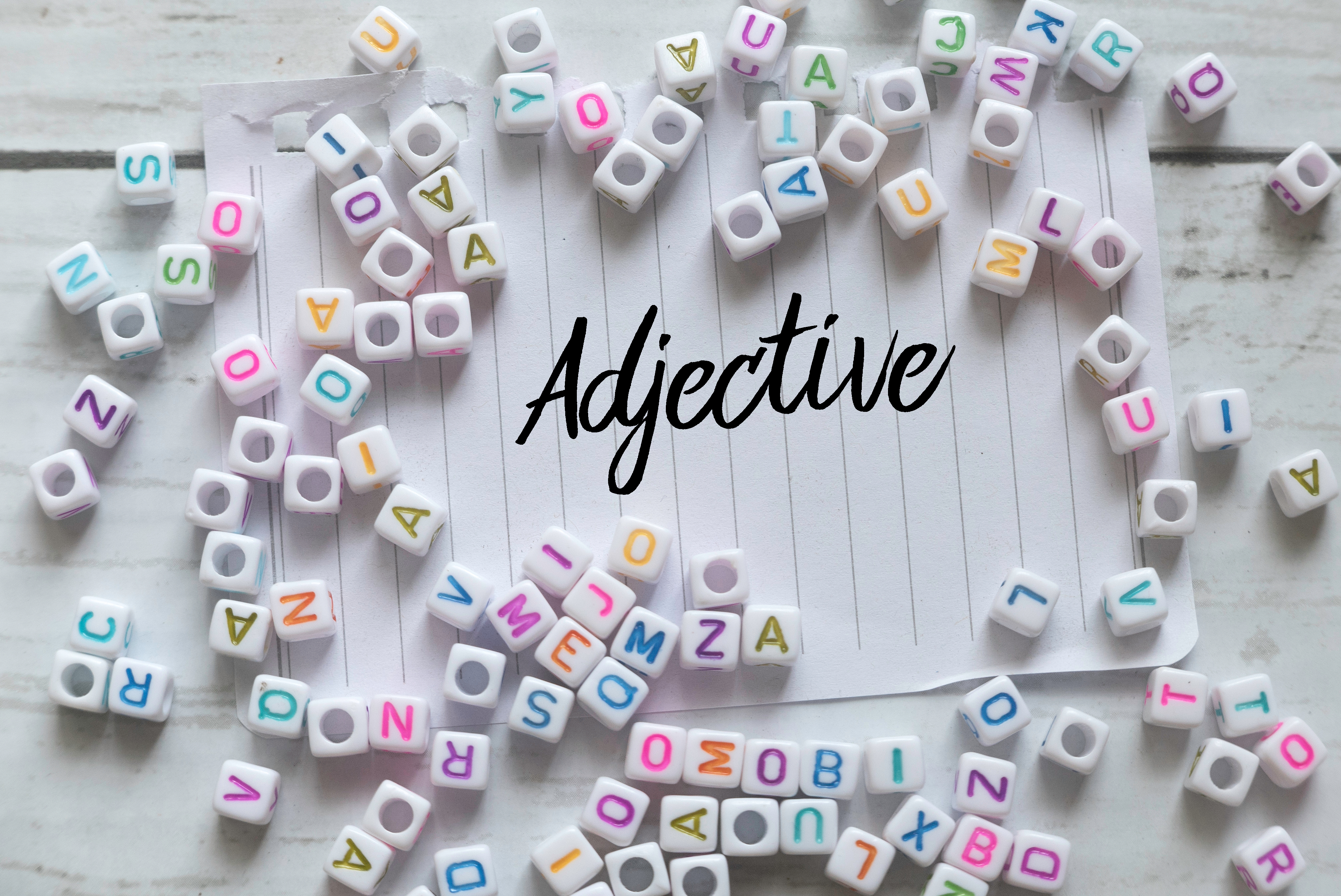 Vad är adjektivsjuka och hur du undviker det i ditt manus!