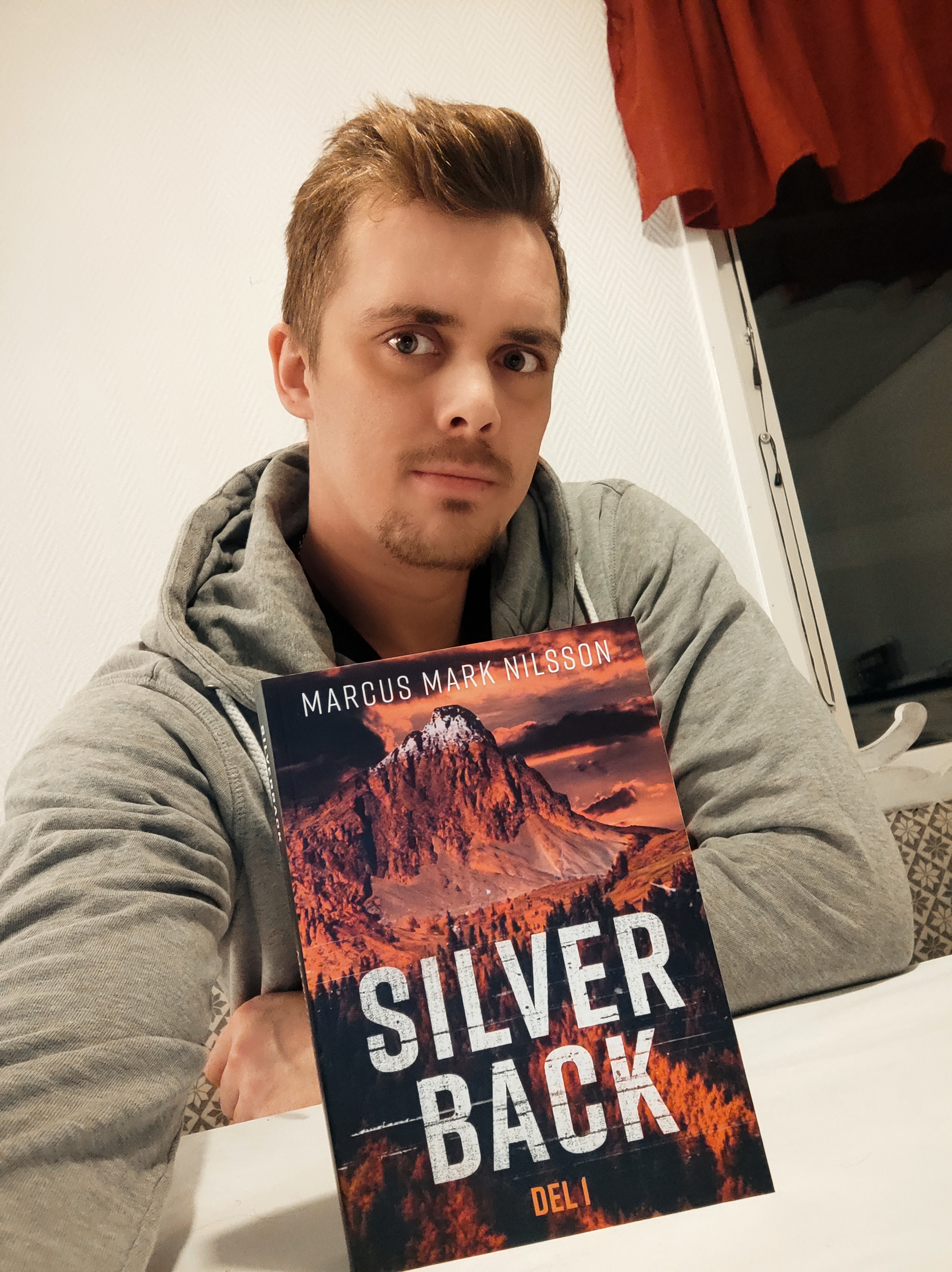 Silverback del 1 av Marcus Mark Nilsson